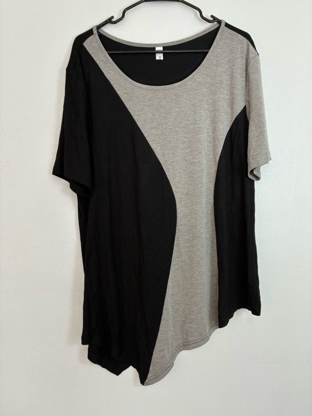 Relaxed Scoop Neck Short Sleeve Colorblock Tee - Black & Gray